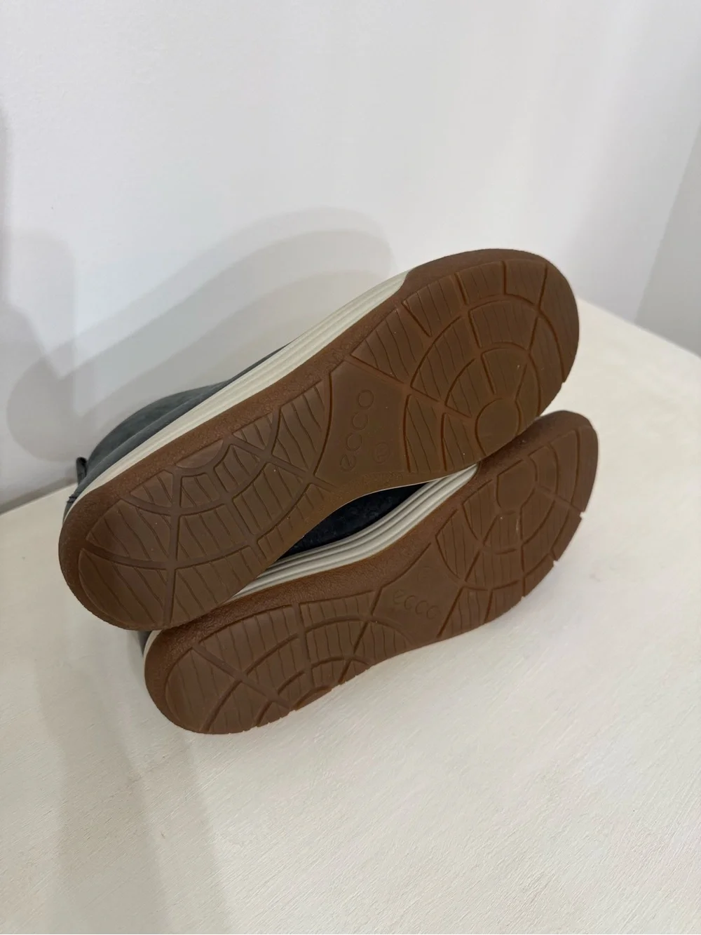 Ecco modern charcoal